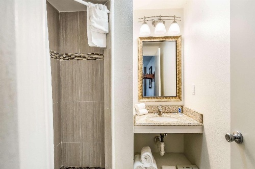 Rodeway Inn Middleboro-Plymouth image 4